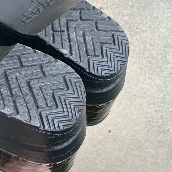 Dansko Classic Brown Patent Leather Textured Comfort Clogs, 38 - Picture 6 of 7